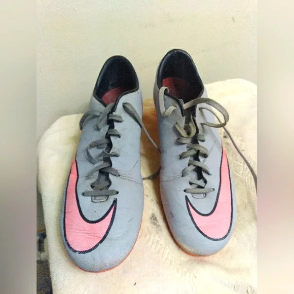 Nike | Shoes | Mens Nike Gray And Pink Soccer Cleats Size 95  display picture 2